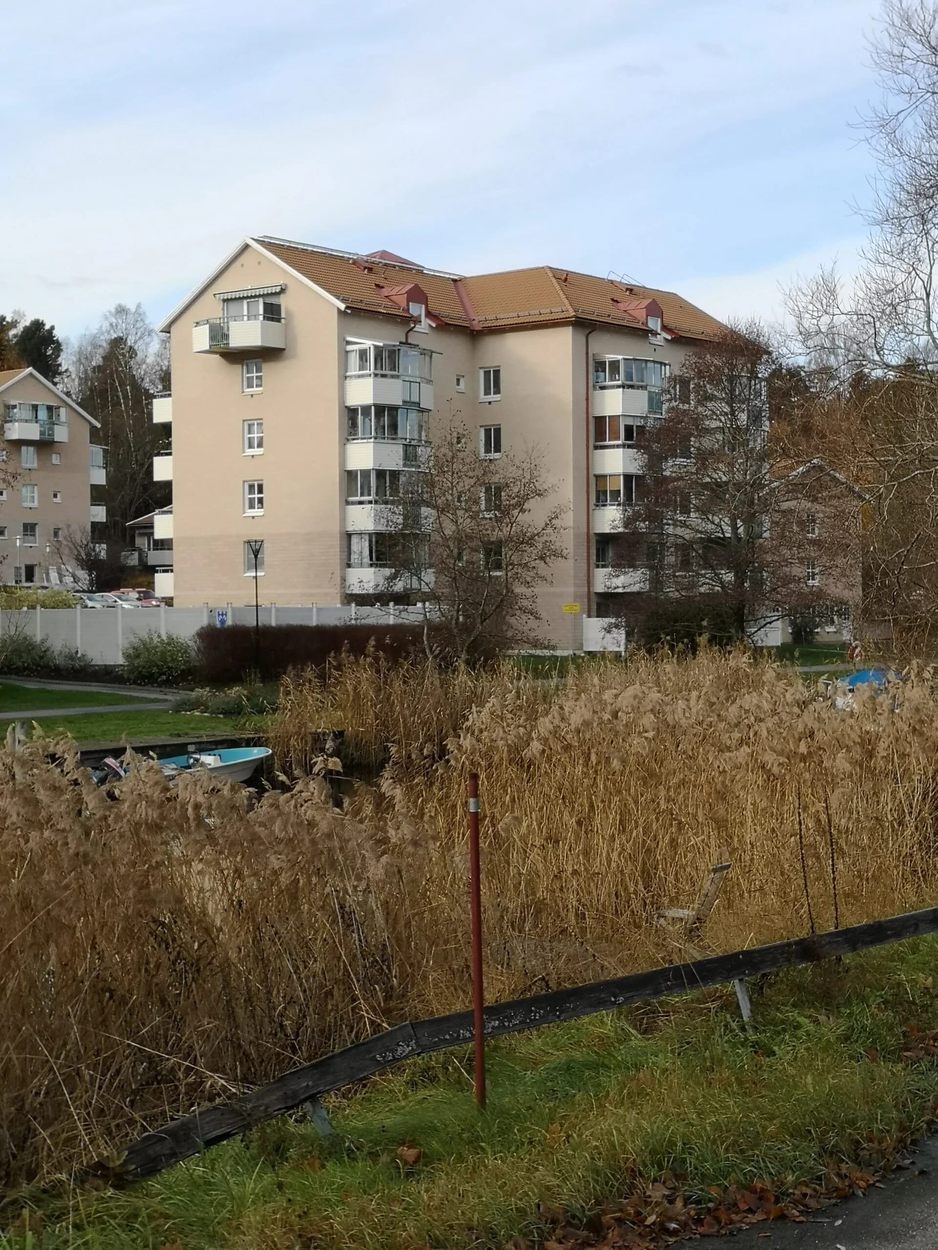 Apartment building with reeds